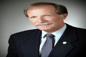 صورة المؤلف لورانس أ. لاسي